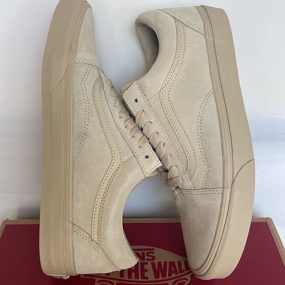 Vans • WMNS Old Skool Mono Suede Tan
VN000CPSTAN
Sneakers - Picture 9 of 16
